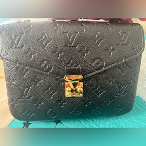 LV purse Pochette Metis